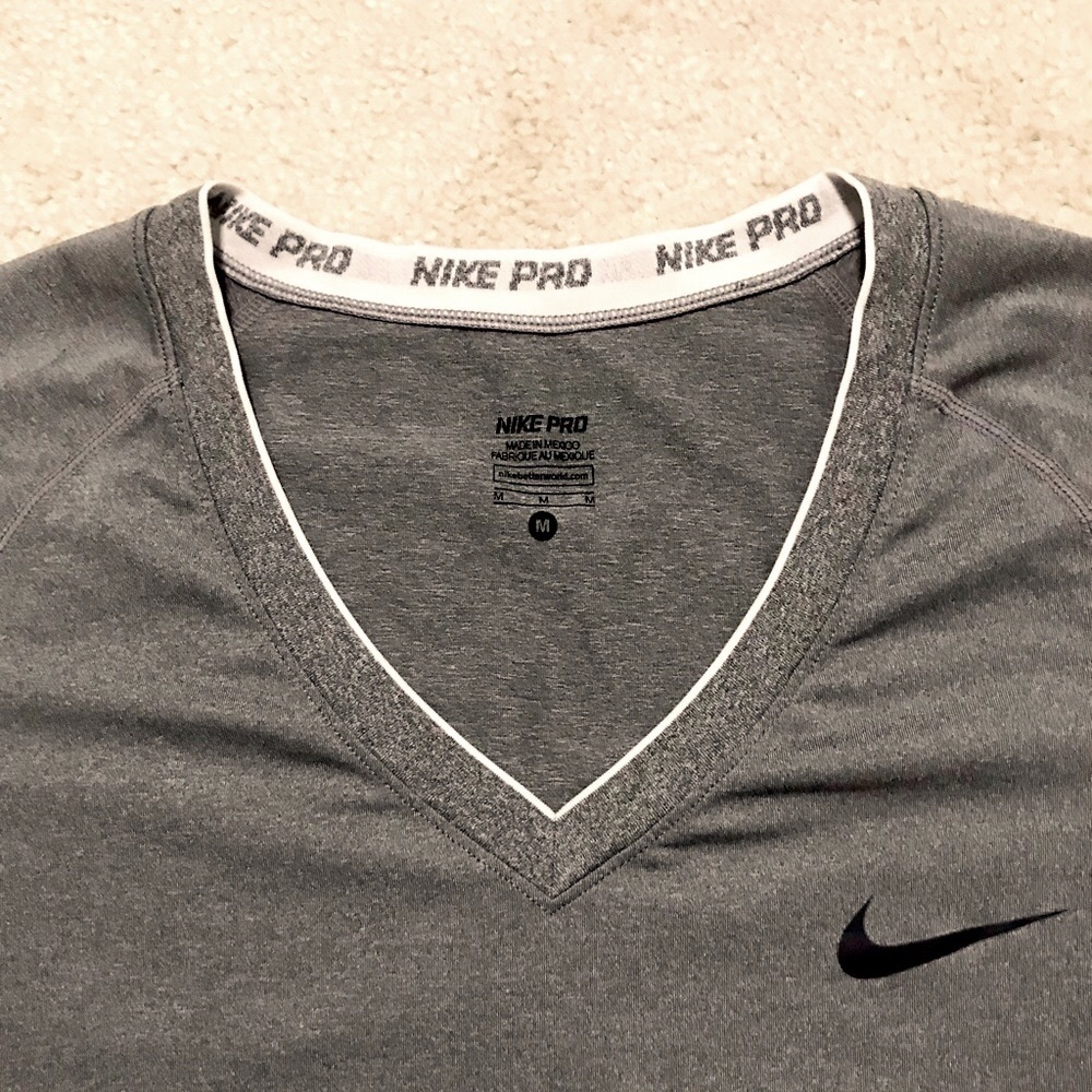 🆕🔥NIKEPRO DRI FIT REALLY CUTE SILKY SOFT GRAY&WHITE STRIPED V-NECK&BLACK SHIRT - Picture 3 of 16